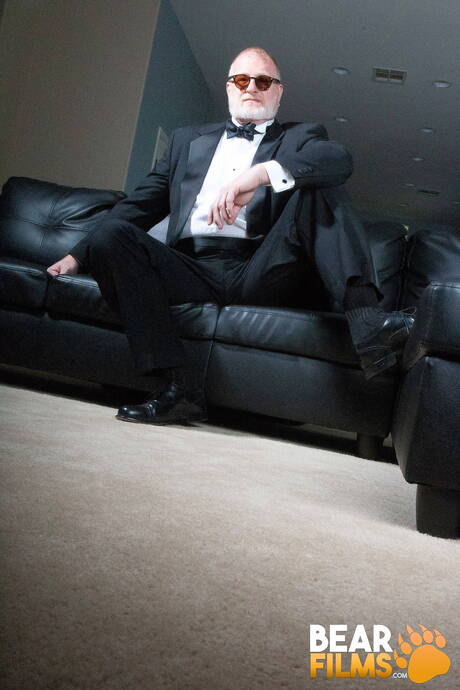 American bodybuilder Rusty Mcmann take off his clothes