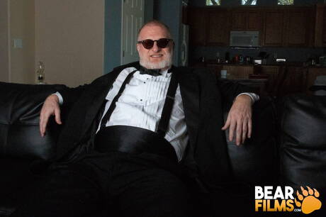 American bodybuilder Rusty Mcmann take off his clothes