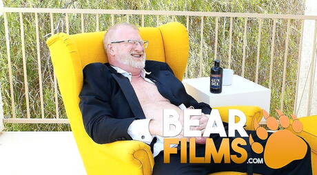 American bodybuilder Rusty Mcmann take off his clothes