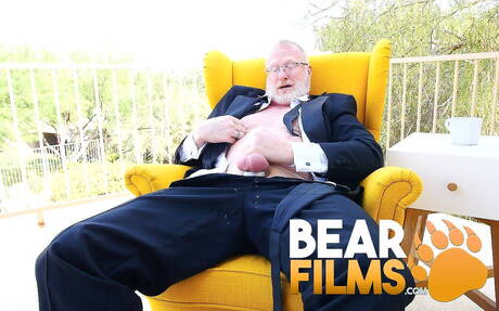 American bodybuilder Rusty Mcmann take off his clothes