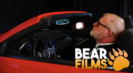 American bodybuilder Rusty Mcmann take off his clothes