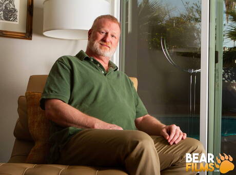 American muscular Rusty Mcmann get naked and showing hot butt