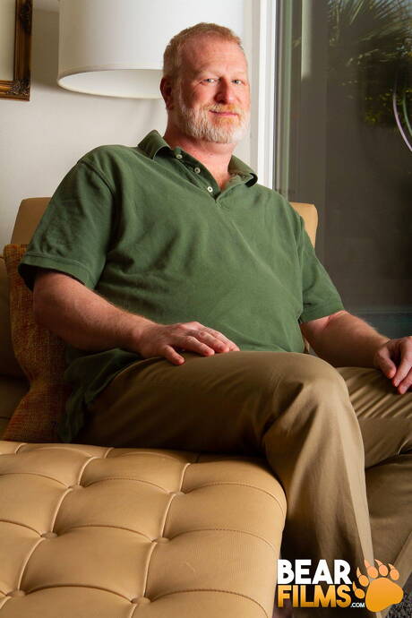 American muscular Rusty Mcmann get naked and showing hot butt