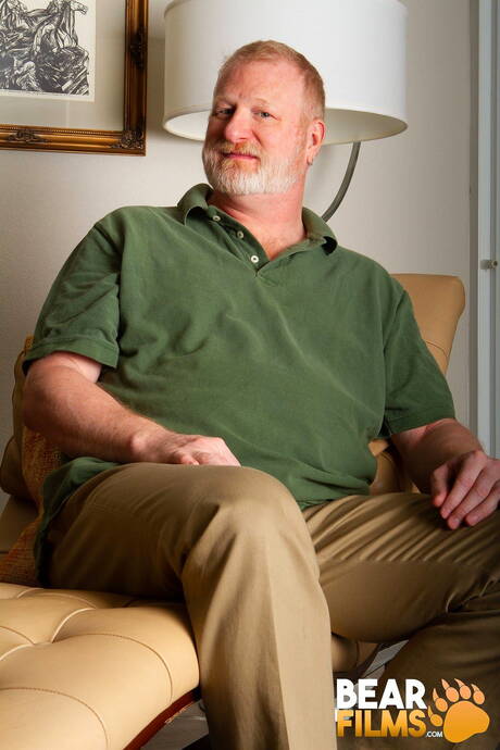 American muscular Rusty Mcmann get naked and showing hot butt