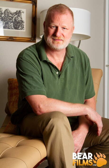 American muscular Rusty Mcmann get naked and showing hot butt