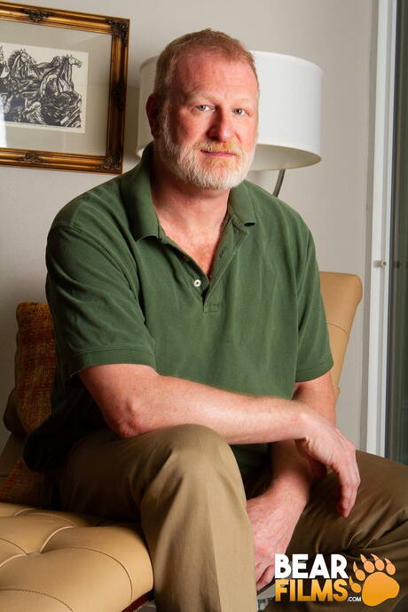 American muscular Rusty Mcmann get naked and showing hot butt