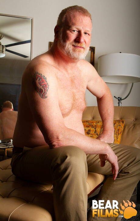 American muscular Rusty Mcmann get naked and showing hot butt