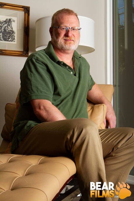 American muscular Rusty Mcmann get naked and showing hot butt