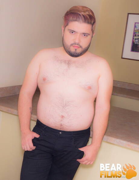 American hairy bear Alezgi Cage undressing and showing nice ass