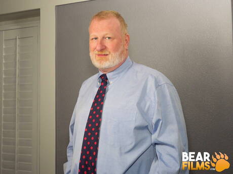 Bear Films: Le taureau américain Rusty Mcmann se branle la bite