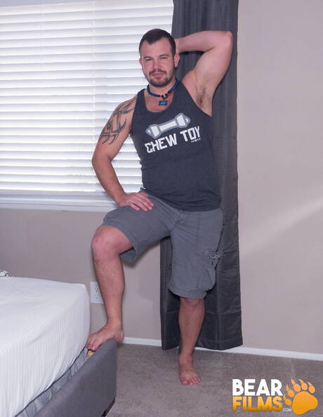 American hairy bear Chip Young posing naked