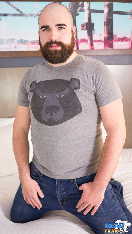 Gay bear Jean Paul posing nude