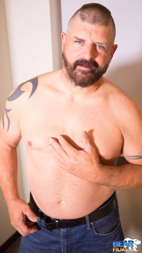 Superstudent Beau Bearden pozuje nago