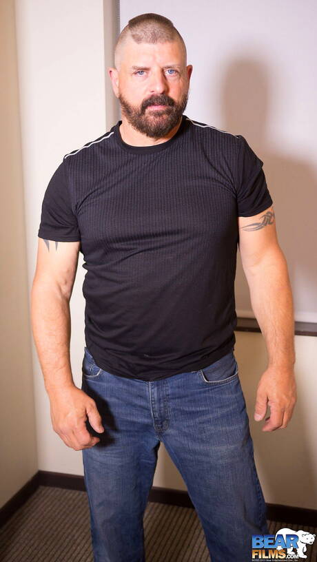 Superstud Beau Bearden posing nude