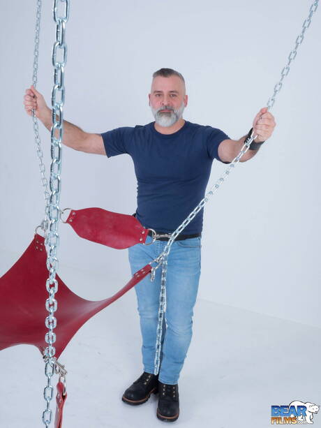 Amerikaanse husky-man Tom Carlton poseert naakt