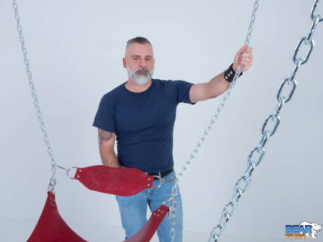 Amerikaanse husky-man Tom Carlton poseert naakt