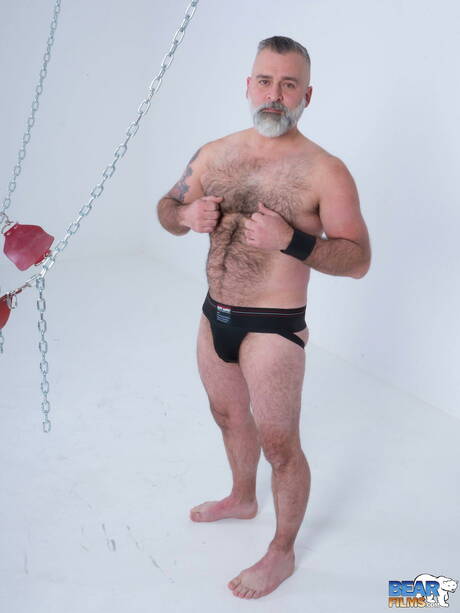 American husky guy Tom Carlton posing nude