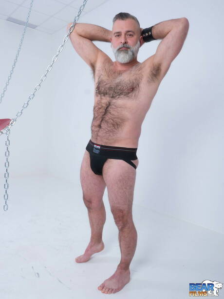 Amerikaanse husky-man Tom Carlton poseert naakt