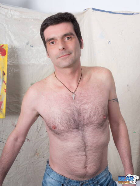 Der heiße Bär Alberto Huby posiert nackt