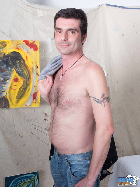 Der heiße Bär Alberto Huby posiert nackt