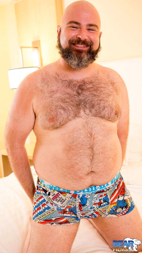 Bear Michael Love - Photos posing nude and showing his butt
