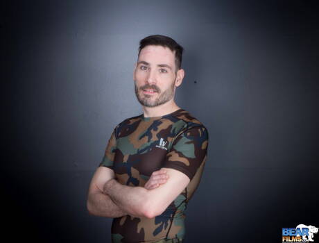 Il bel ragazzo Vincent Viau mostra un corpo meraviglioso