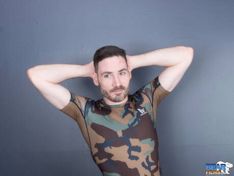 Il bel ragazzo Vincent Viau mostra un corpo meraviglioso