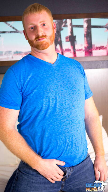 Sexy Jake O Connor posing nude and showing tight butt