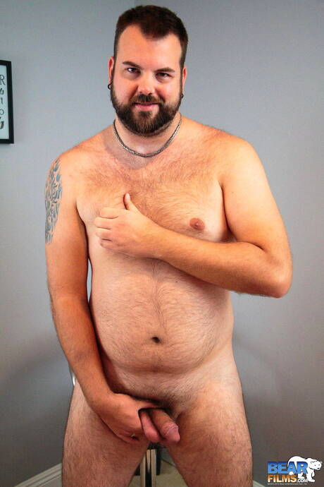 American hot bear Aiden Storm posing naked and showing his ass