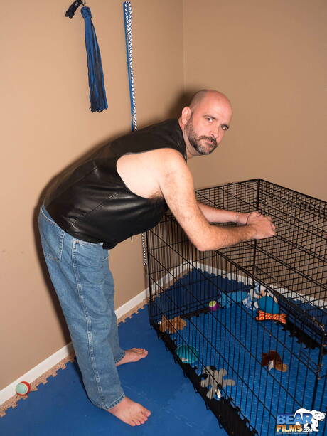 Pretty Cameron Nelson shows a perfect body