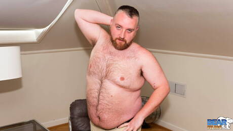 Sexy Bama Cub posing nude