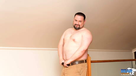 ナイスジャックパワーが裸になって熱いお尻を見せる