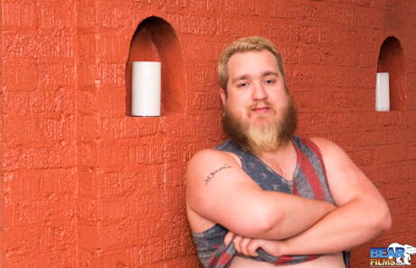 漂亮的紮克沃爾夫展示了美麗的身體