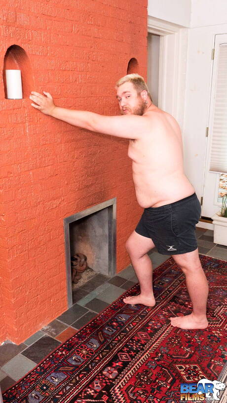 漂亮的紮克沃爾夫展示了美麗的身體