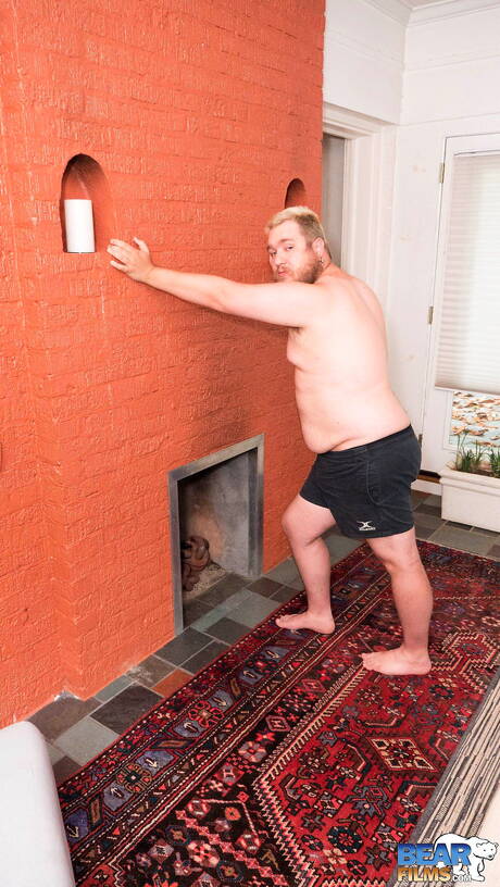 漂亮的紮克沃爾夫展示了美麗的身體