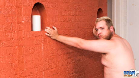 漂亮的紮克沃爾夫展示了美麗的身體