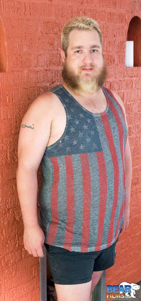 Il bel Zach Wolfe mostra un corpo meraviglioso