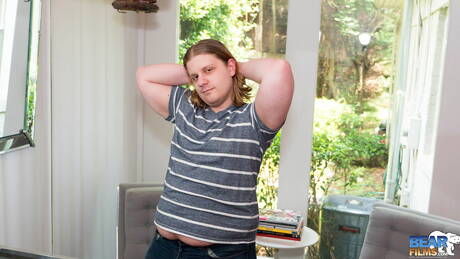 Pretty Hung Wulf shows a perfect body