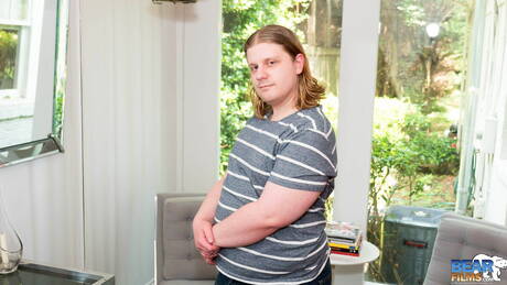 Pretty Hung Wulf shows a perfect body