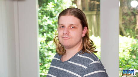 Pretty Hung Wulf shows a perfect body