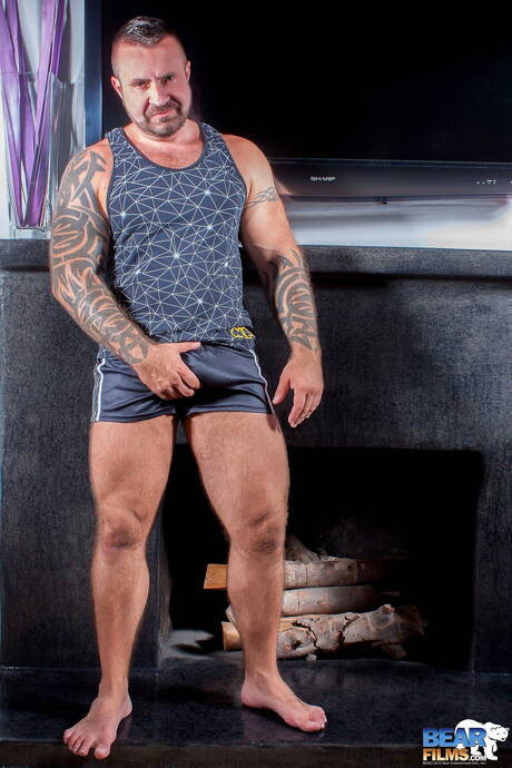 加拿大熊馬克安傑洛戲弄他的雞巴