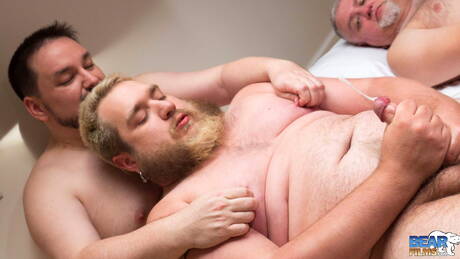 ホットなジャック・パワー、トミー・チャンス、ザック・ウルフのハードな3Pセックス