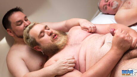 ホットなジャック・パワー、トミー・チャンス、ザック・ウルフのハードな3Pセックス