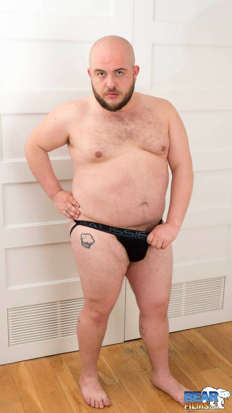 Pretty Enrique Portillo shows a perfect body