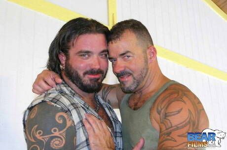 Atrakcyjny facet Rock Ramsey i atrakcyjny facet Steve King uprawiają seks analny