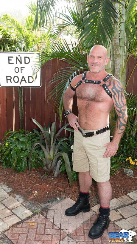 Mature bear Luis Casola undressing and showing hot butt outside