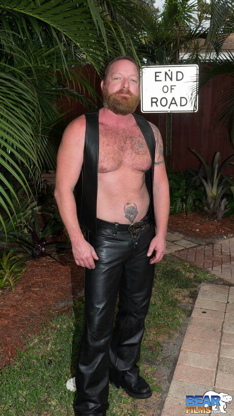 American bear Dalton Hawg shows a beautiful body outside