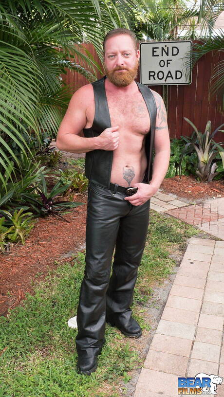 American bear Dalton Hawg shows a beautiful body outside