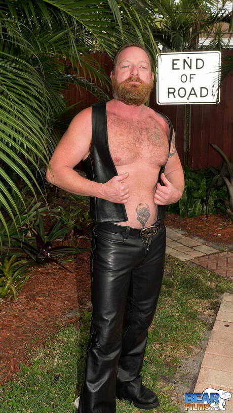 American bear Dalton Hawg shows a beautiful body outside