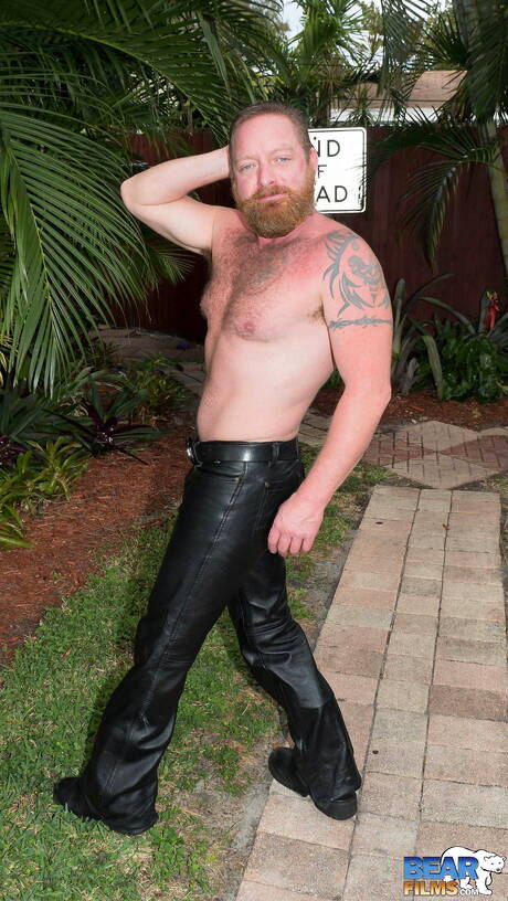 American bear Dalton Hawg shows a beautiful body outside